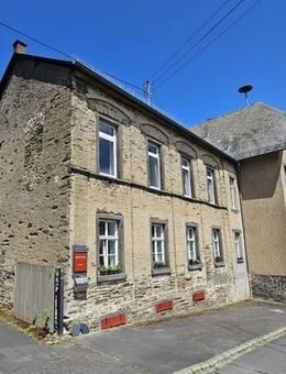 Markantes Wohnhaus mit Ferienhaus (8 Personen), auch ideal als Zweifamilienhaus - Laubach (Landkreis Cochem-Zell)