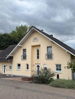 Großzügiges Einfamilienhaus mit unverbautem Blick ins Grüne - Meudt