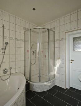 @ Sofort einziehen! Sanierte 4-Zimmer-Wohnung @ - Halle (Saale)