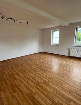 Große 5-Zimmerwohnung über 2 Etagen in Einberg! - Rödental