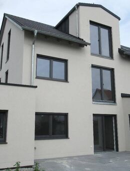 Moderne 3-Zimmer-EG-Wohnung mit großem Garten in ruhiger Lage - Moosburg (Isar)