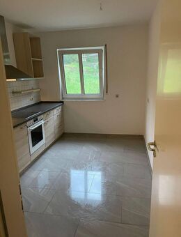 3 Zimmerwohnung mit Einbauküche, Balkon und TG-Stellplatz - Erfurt