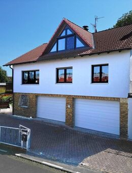 Großzügiges Zweifamilienhaus mit zwei Dachterrassen und großem Grundstück in Bessenbach - Bessenbach