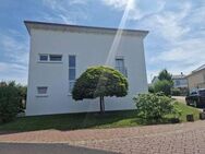 Schickes Einfamilienhaus mit Garten, Garage und 2 Stellplätzen in 97440 Werneck (ID 10460) - Werneck