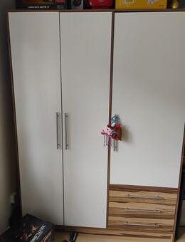 Kleiderschrank - Wiesbaden