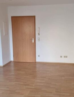 Wohnfreundliche 2 Zi.-Wohnung mit Balkon - Schmölln