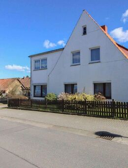Einfamilienhaus mit 2 Wohneinheiten, Garten und 2 Carportstellplätzen in Natendorf - Natendorf