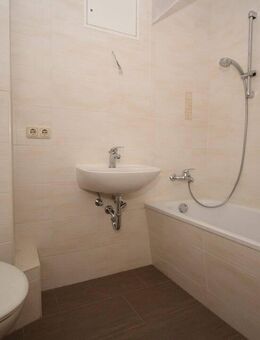 Erstbezug!!! Neu renovierte 2-Zimmerwohnung mit sanierten Badezimmer und Balkon zu vermieten! - Rosenbach (Vogtland)