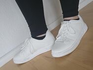 Schöne getragene Damenschuhe | Schuhe | Stiefel | Sneaker - Haßfurt