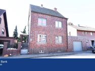MG-Giesenkirchen: Zwei- Generationen-Haus mit Photovoltaik-Anlage und Garten - Mönchengladbach