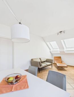 SITULI: Wohnen mit Weitblick - Dachgeschoss-Traum nahe BMW - München