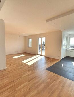 Stilvolle 3,5-Raum-Maisonette-Wohnung m. lux. Ausstattung, Balkon und EBK in Griesheim - Griesheim