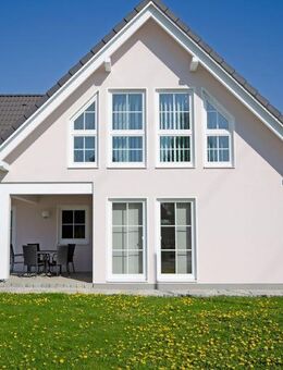 Einfamilienhaus mit Garage in 25578 Dägeling - - Dägeling