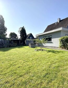 Flensburg: Attraktives Einfamilienhaus in zentraler Stadtlage - Sonniges Grundstück & Doppelcarport - Flensburg