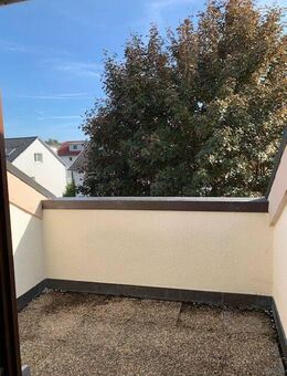 Gemütliche 2 Zimmer-Wohnung mit netter Dachterrasse in Neckartenzlingen - Neckartenzlingen