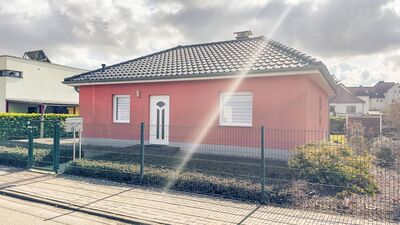 Ebenerdiger Neubau mit bewohnbarem Gartenhaus!