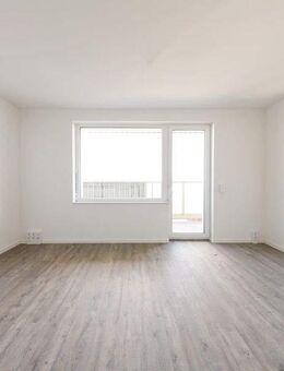 Lichtdurchflutete Eleganz mit Loggia: Großzügige Wohnung mit moderner Einbauküche und Stil - Dresden