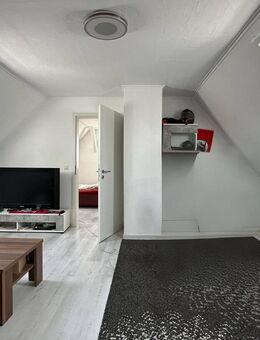 Charmante Dachgeschosswohnung in gepflegtem Mehrfamilienhaus - Gemmingen