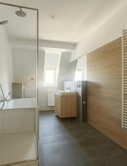 3 Raum-Wohnung mit Balkon + Stellplatz - Görlitz