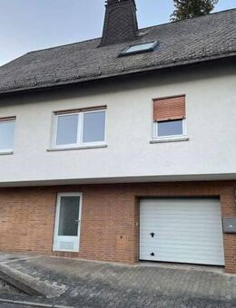 Schönes und gepflegtes, freistehendes EFH mit Garage, Balkon und Terrasse in Langenaubach - Haiger