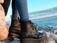 M, 25, sucht Frauen, denen er die Schuhe putzt - Saarbrücken
