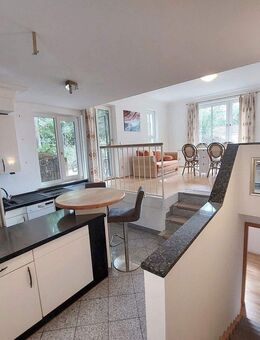 Privates ruhiges Paradies mitten in der Stadt: 61 m² Split-Level-Wohnung mit 120 m² Garten - München