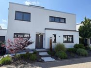 Freistehendes Einfamilienhaus in moderner Architektur mit Doppelgarage, Bj. 2018 von Privat - Mainhausen