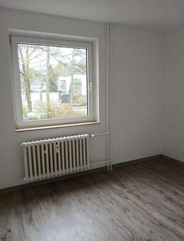 Modernisierte 3-Zimmer-Erdgeschosswohnung mit Balkon! - Bielefeld