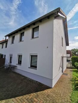 gute Rendite * provisionsfrei * vermietete DHH in ruhiger Lage mit Terrasse und Stellplatz - Leuna