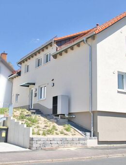 Bezugsfertig & Provisionsfrei: 4-Zimmer-Wohnung in Engelhelms im Effizienzhaus 40 EE mit Terrasse & Garage - Künzell