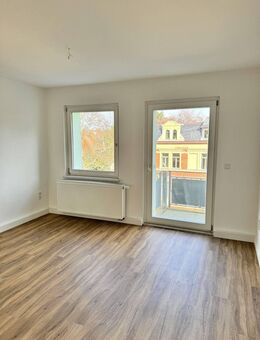 Erstbezug nach Renovierung: Dreiraumwohnung mit Balkon - Weimar