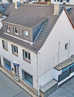 Zwei Zweifamilienhäuser mit schönem Garten, großer Garage und Stellplatz - Koblenz
