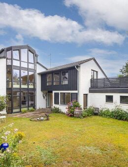 Drei Wohnebenen mit Doppelgarage, Dachterrasse und Keller - Buchholz (Nordheide)