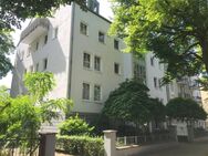 Bezugsfreie modernisierte 2-Zimmer-Wohnung mit Fahrstuhl - Berlin