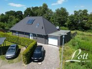 Blick bis unters Dach! Moderner Bungalow mit offener, hoher Decke in zentraler Lage von Augustfehn! - Apen