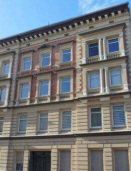 Ab sofort zu haben: Gemütliche Singlewohnung mit Balkon (Hofseite), sep. Küche, Laminat & Badewanne - Magdeburg