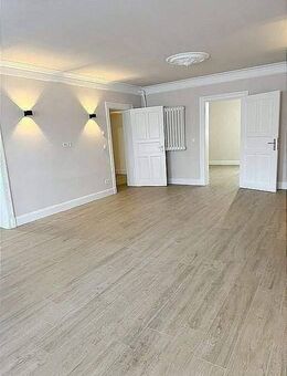 Besondere und Top sanierte 3-Zimmer-Wohnung/ Wohnbüro/ Tiefparterre / Terrasse/ EBK/ Rothenbaum/ ab sofort frei - Hamburg