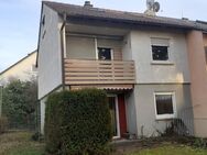 Sanierungs - bzw. Renovierungsbedürftiges Reiheneckhaus in Ditzingen - Hirschlanden zu verkaufen - Ditzingen