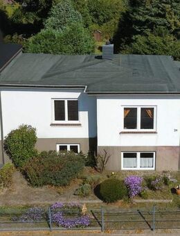 Wohnen im Grünen: Doppelhaushälfte mit Terrasse, Gartenhaus und Stellplatz - Rellingen