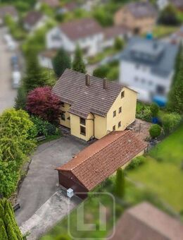 Solides Zweifamilienhaus | Großes Grundstück | Doppelgarage | Carport & Stellplätze - Calw