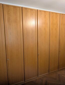 Großer italienischer Kleiderschrank in erstklassigem Zustand - Regensburg