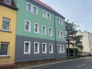 Perfekt für Singles! Frisch renovierte 1-Zimmer-Wohnung in zentraler Lage + Süd-Balkon + Dusche + Stellplatz - Groitzsch