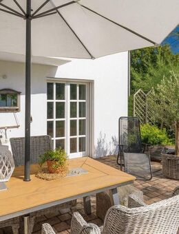 Rösrath-Durbusch: Freistehendes, saniertes Einfamilienhaus mit Charme, Doppelcarport und Stellplatz! - Rösrath