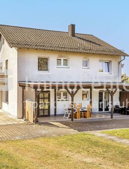 Modernes Wohnen im Grünen - Stilvolles Einfamilienhaus mit großem Garten in ruhiger Feldrandlage - Philippsburg