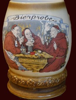 Bierkrug Keramik Füllmenge 0,5Liter , Schriftzug Bierprobe , 3 Mönche im Keller zur Bierprobe , Höhe 14cm , K326 - Görlitz
