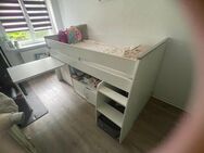 Kinderbett mit ausziehbaren Tisch - Leipzig