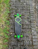 Longboard Mit Grünen Rollen in 45481