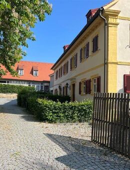 Doppelhaushälfte mit Garten in umgebauten Gutshof zu verkaufen! - Stegaurach