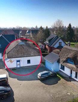 Geräumige Eigentumswohnung "Walfisch" mit Reetdach, Sauna und Kamin in Strandnähe & Wohnfühlfaktor inklusive - Zingst (Ostseebad)