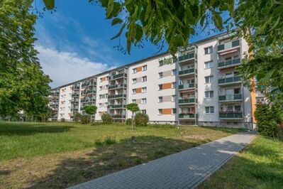 Seniorengerechte 2-Raum-Wohnung mit offener Küche, Balkon und Aufzug
